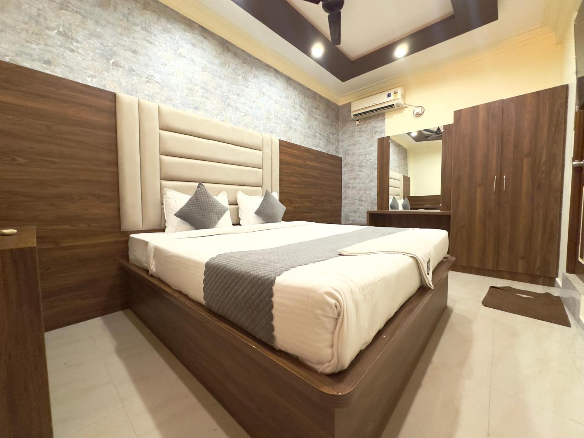 Hotel Boss Palace Mysuru Zewnętrze zdjęcie